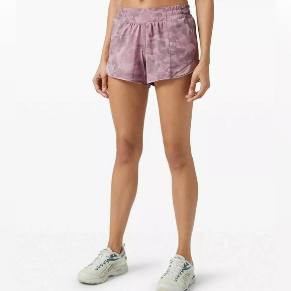 LULULEMON HOTTY HOT SHORT 4" *LINED INCOGNITO CAMO PINK TAUPE SIZE 4 TALL NWT - Picture 5 of 15